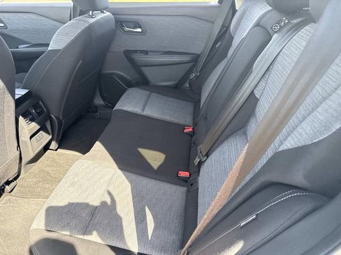Used 2023 Nissan Rogue SV FWD image 19
