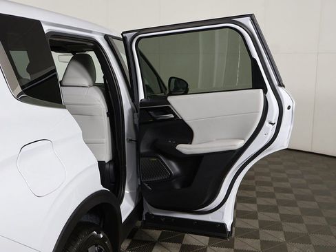 New 2025 Mitsubishi Outlander SE FWD image 26