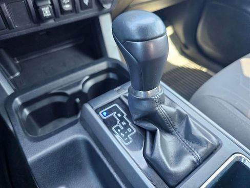 Used 2019 Toyota Tacoma TRD Off-Road AWD/4WD image 31