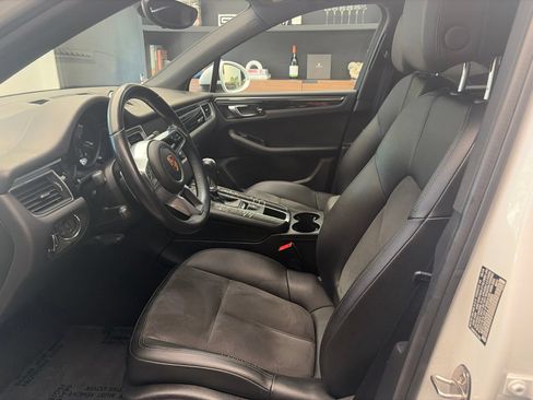 Used 2018 Porsche Macan AWD/4WD image 8