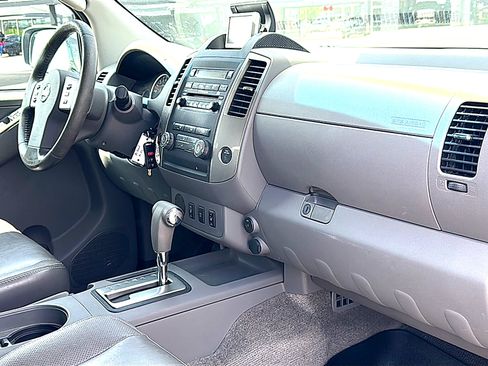 Used 2010 Nissan Frontier LE w/ LE Value Truck Pkg RWD image 23