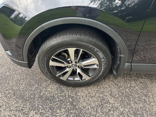 Used 2018 Toyota RAV4 XLE AWD/4WD image 9
