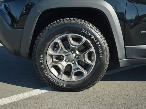 Used 2022 Jeep Cherokee Trailhawk image 11