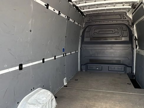 Used 2021 Freightliner Sprinter 2500 RWD image 22