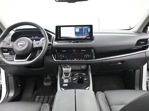 Used 2024 Nissan Rogue SL FWD image 33