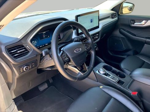 Certified 2025 Ford Escape Platinum AWD/4WD image 18