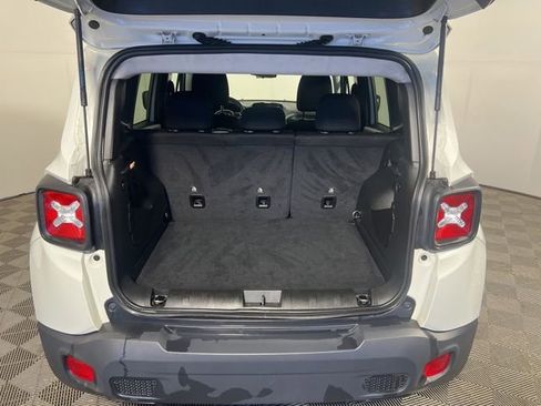 Used 2023 Jeep Renegade Latitude AWD/4WD image 13