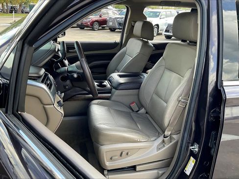 Used 2015 Chevrolet Suburban LT w/ Luxury Package image 7