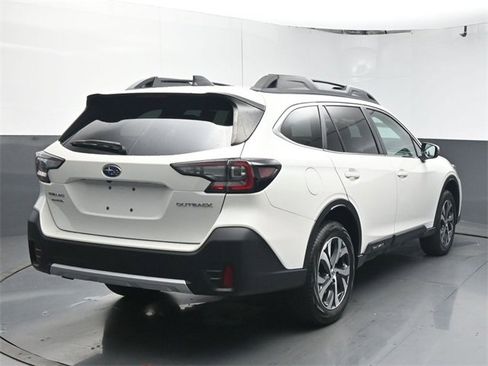 Used 2022 Subaru Outback Limited image 9