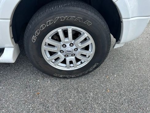 Used 2012 Ford Expedition Limited image 4