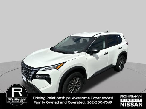 Used 2025 Nissan Rogue S AWD/4WD image 2