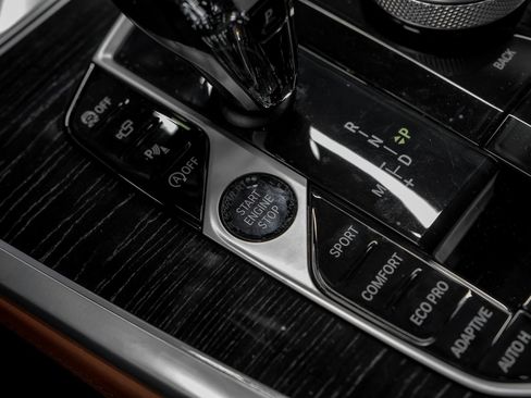 Used 2022 BMW X7 M50i w/ Executive Package image 25