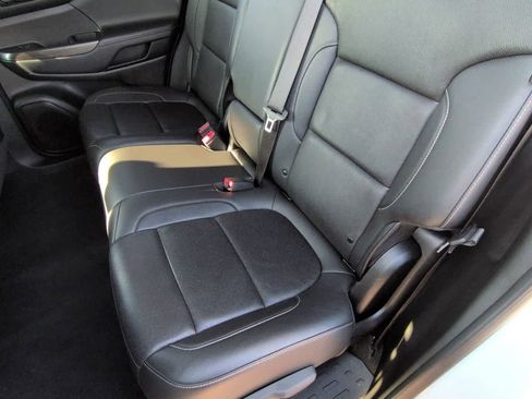 Used 2023 GMC Acadia SLT image 19