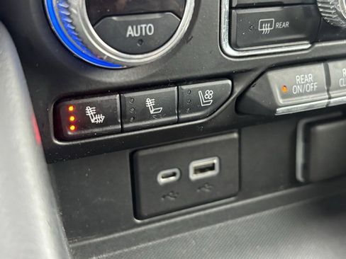 Used 2021 GMC Yukon AT4 w/ AT4 Premium Package image 33