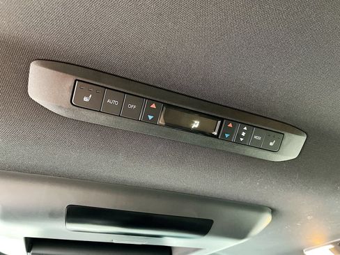 Used 2025 Toyota Sienna Platinum AWD/4WD image 27