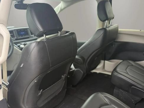 Used 2020 Chrysler Voyager Lxi FWD image 13