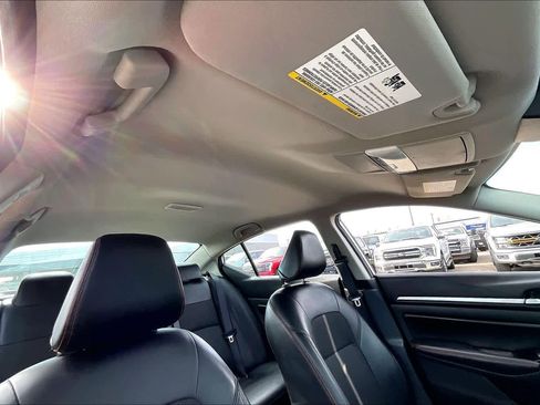 Used 2024 Nissan Altima 2.5 SR image 12