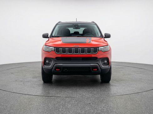 Used 2025 Jeep Compass Trailhawk image 2