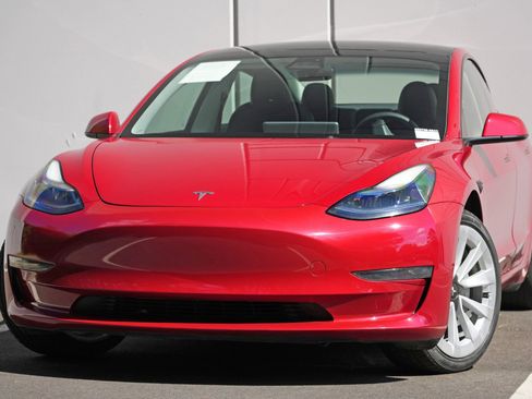 Used 2023 Tesla Model 3 Standard Range RWD image 3