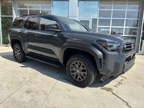Used 2025 Toyota 4Runner SR5 AWD/4WD image 2
