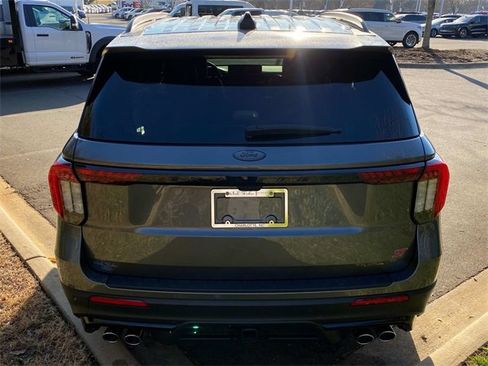 Used 2025 Ford Explorer ST image 33