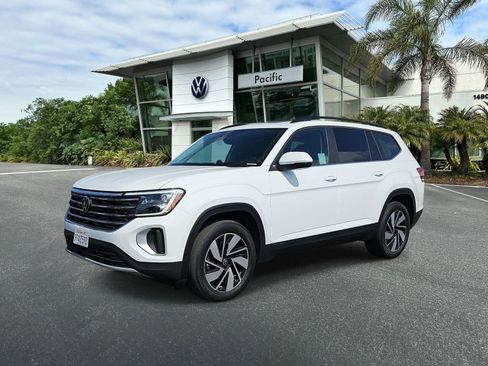 Used 2024 Volkswagen Atlas SE w/ Panoramic Sunroof Package FWD image 1