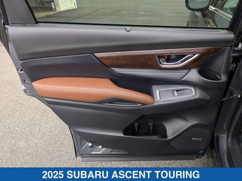 Used 2025 Subaru Ascent Touring AWD/4WD image 30