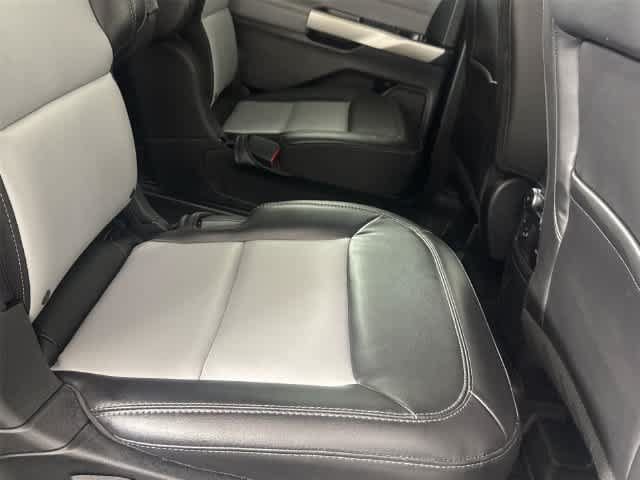 Used 2022 Ford Explorer XLT w/ Equipment Group 202A AWD/4WD image 14