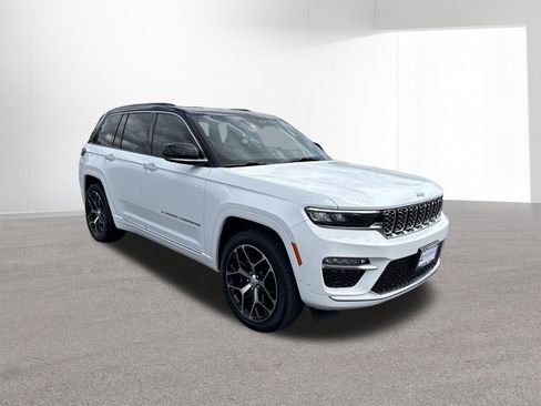 Used 2025 Jeep Grand Cherokee Summit AWD/4WD image 2