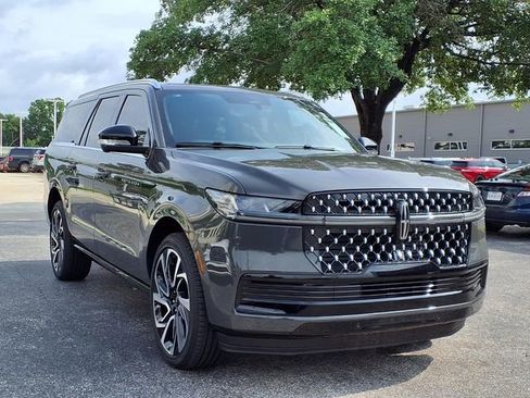 New 2026 Lincoln Navigator L Black Label AWD/4WD image 4