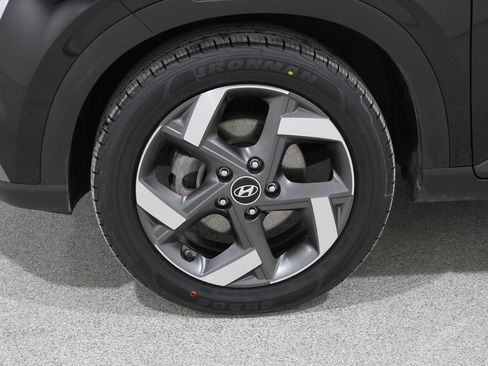 Certified 2021 Hyundai Venue SEL w/ Premium Package image 22