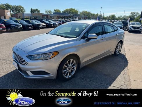Used 2017 Ford Fusion SE FWD image 1
