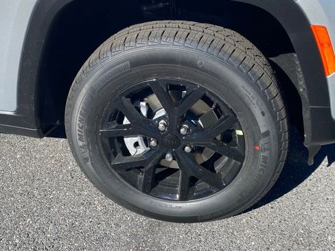 New 2025 Jeep Grand Cherokee Altitude AWD/4WD image 11