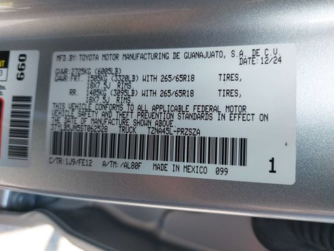Used 2025 Toyota Tacoma TRD Sport AWD/4WD image 37
