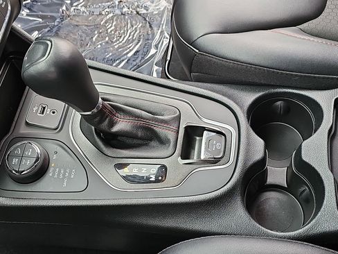 Used 2022 Jeep Cherokee Trailhawk w/ Comfort/Convenience Group image 24