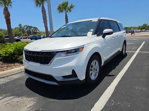Used 2023 Kia Carnival LX FWD image 5