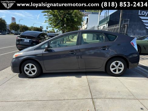 Used 2013 Toyota Prius Three w/ Solar Roof Pkg FWD image 4