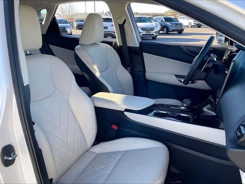 Used 2025 Lexus NX 300h AWD w/ Luxury Package image 8