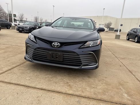 Used 2022 Toyota Camry LE image 8