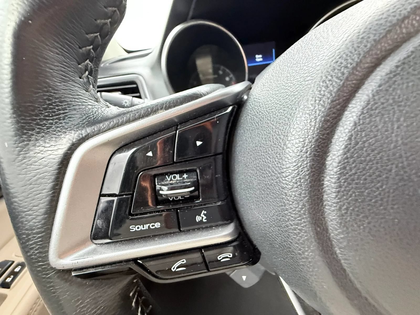 Used 2018 Subaru Outback 3.6R Limited AWD/4WD image 14