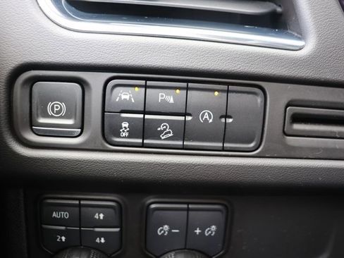 Used 2023 Chevrolet Suburban Premier image 25