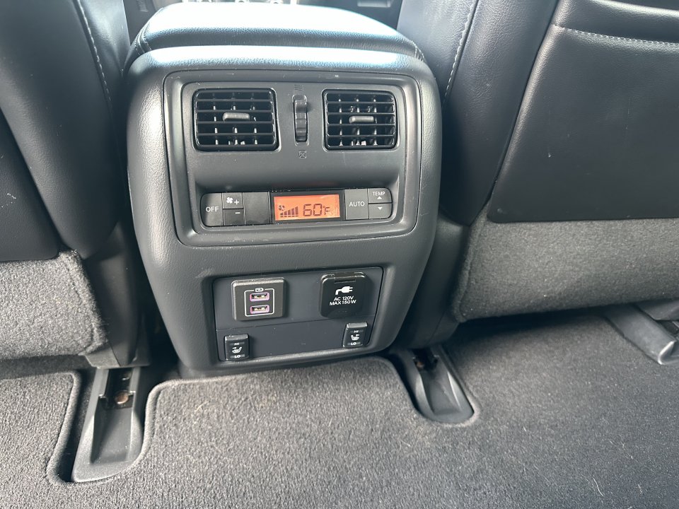 Used 2018 Nissan Pathfinder SL FWD image 14