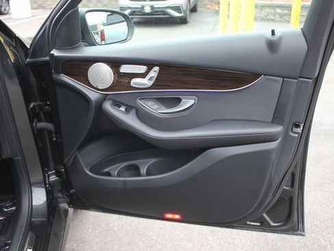 Used 2021 Mercedes-Benz GLC 300 4MATIC image 40