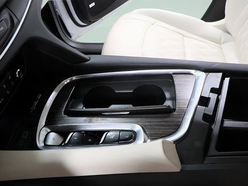 Used 2023 Buick Enclave Avenir w/ Avenir Technology Package image 20