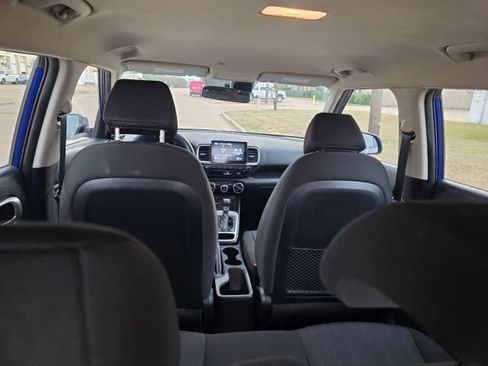 Used 2021 Hyundai Venue SE image 9