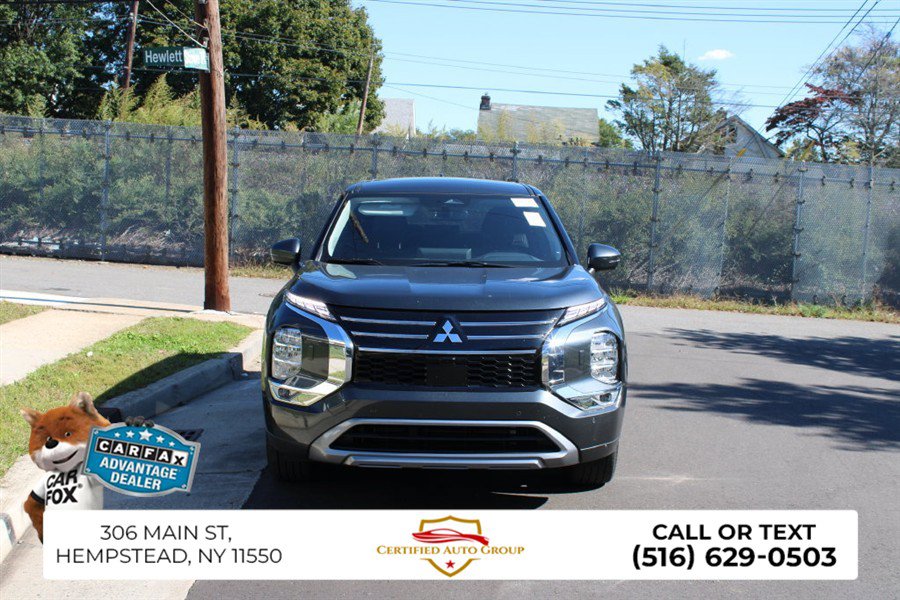 Used 2025 Mitsubishi Outlander SE AWD/4WD image 2