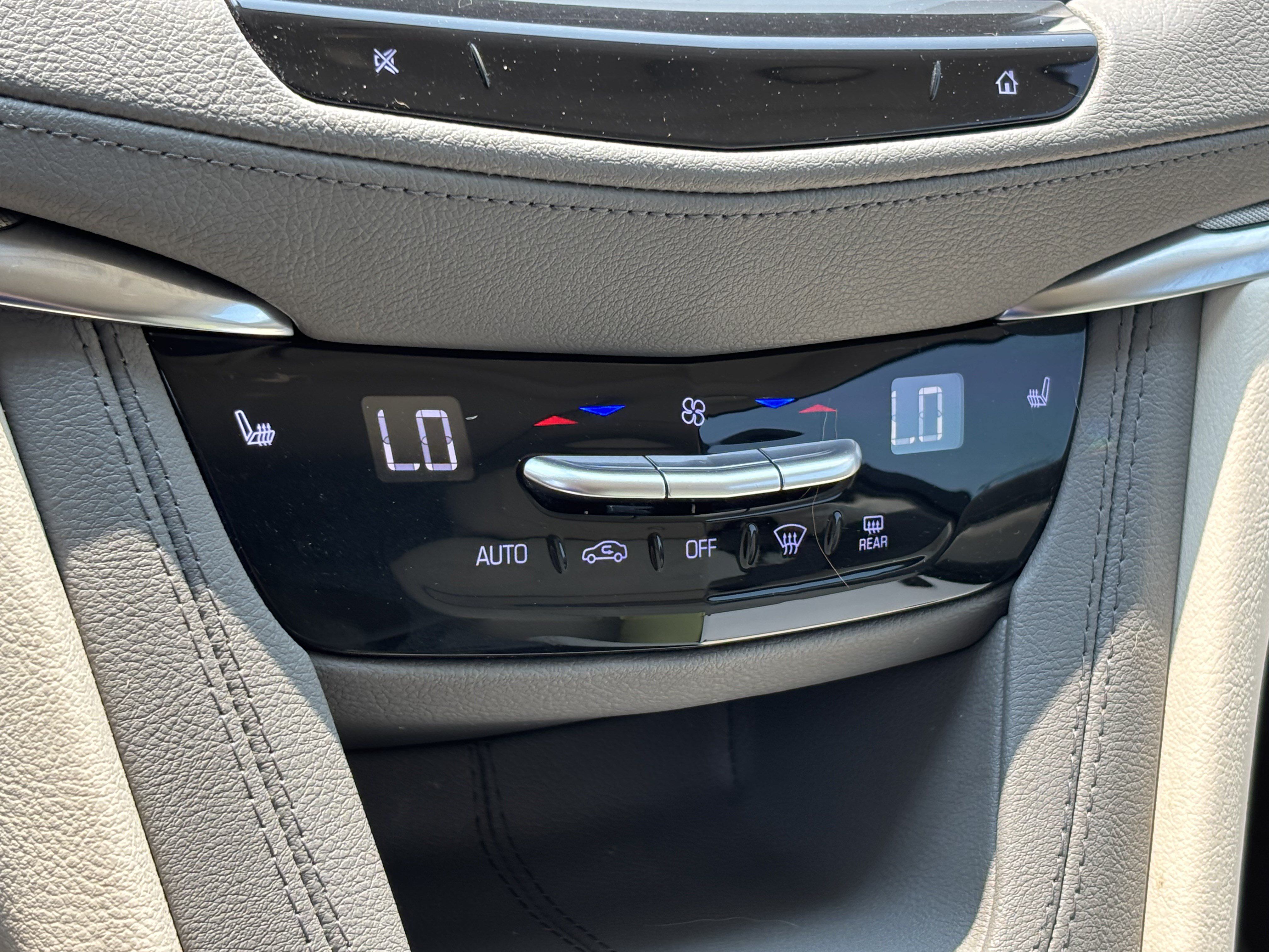 Used 2025 Cadillac XT5 Premium Luxury AWD/4WD image 29