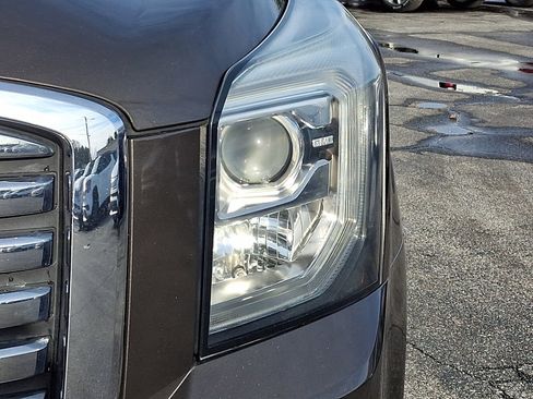 Used 2019 GMC Yukon XL SLT w/ Premium Edition image 9