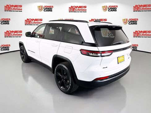 Used 2023 Jeep Grand Cherokee Limited w/ Luxury Tech Group II AWD/4WD image 2