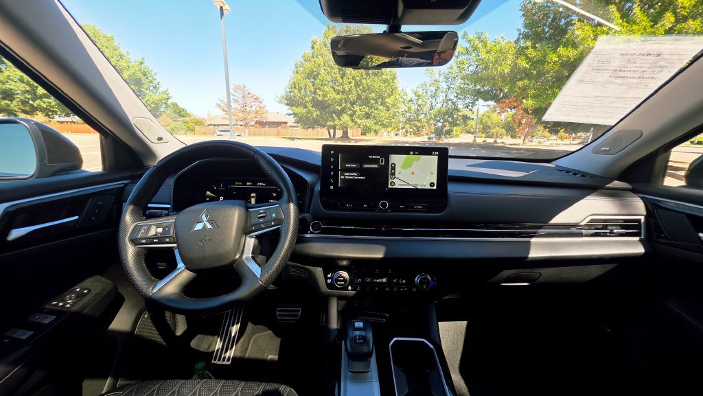 Used 2025 Mitsubishi Outlander AWD image 41